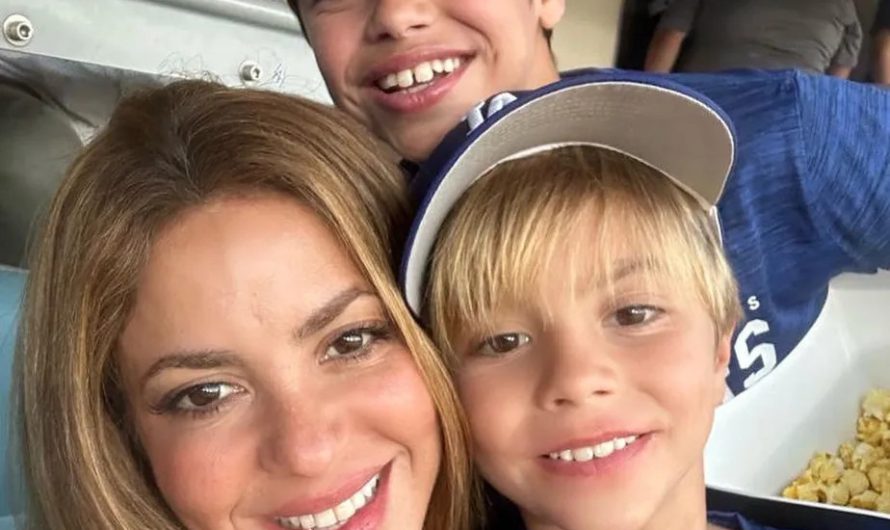 Smiling Shakira appeared with children at the baseball stadium: ‘Great game’